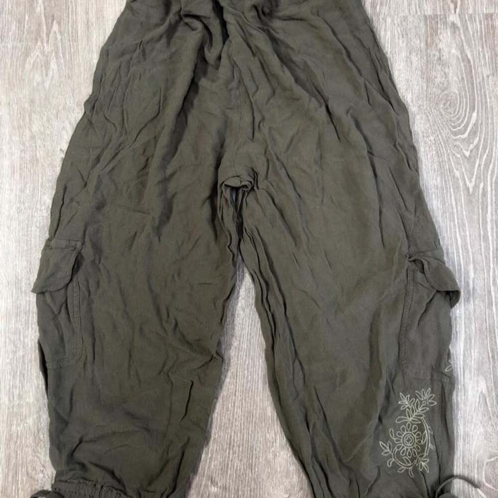 J.Jill Embroidered Cargo Capri Pants Size L Petite Olive Green